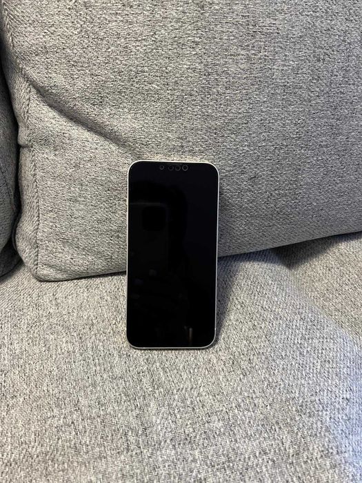 Vand iPhone 13, alb, 128 GB, stare excelenta