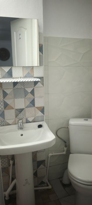 Inchiriez apartament la casa