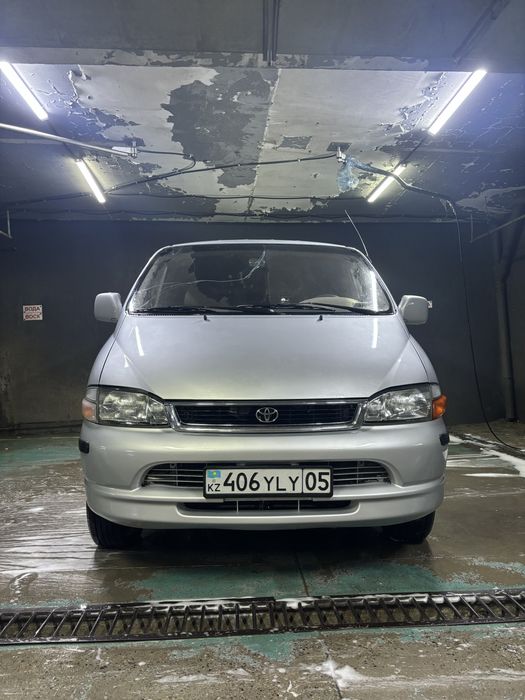 Toyota Hiace 2006г