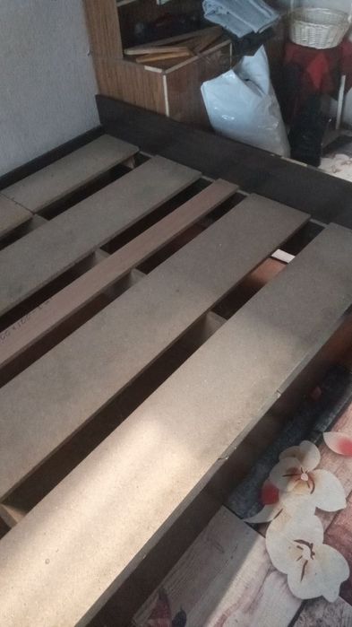 Кровать с тумбочками