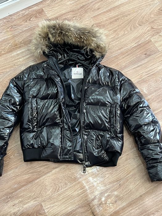 Продам куртку монклер новая