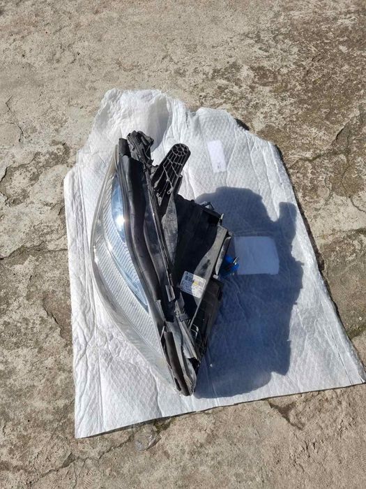 Десен фар cls c218 w218