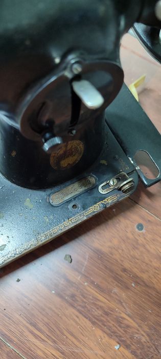 Две швейные машинки