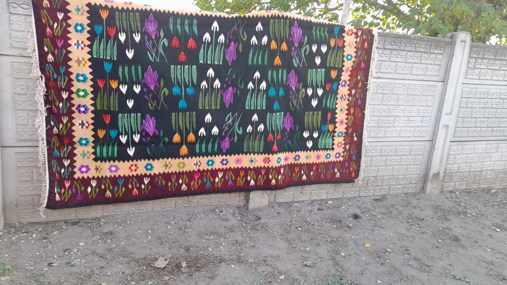 De vânzare cu expediere prin curier.