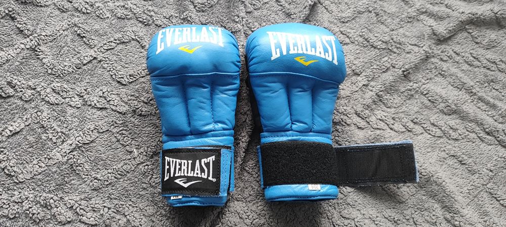 Кимоно,пояс перчатки для рукопашки