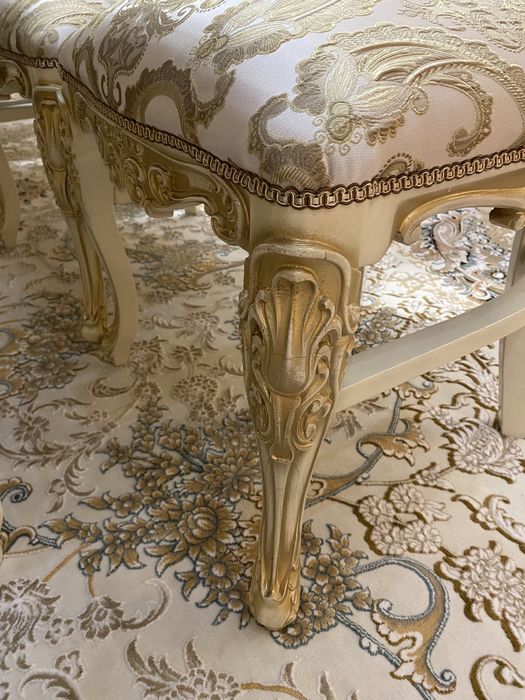 Продается стол и стулья