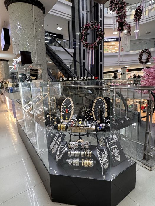 Продам Витрину  островок