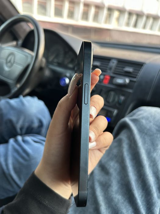 айфон 13 на гарантий