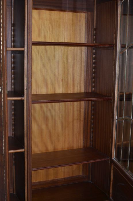 Антикварный шкаф-витрина натурального дерева Аntiqa vitrina-javon