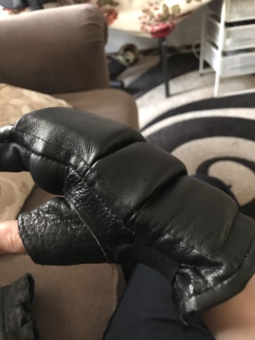 Перчатки для единоборств