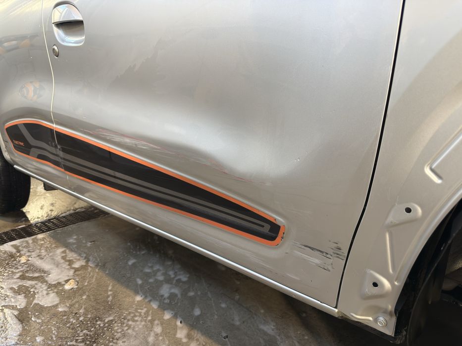 Usa dreapta fata, dreapta spate Dacia Spring, si usa stanga Mercedes e