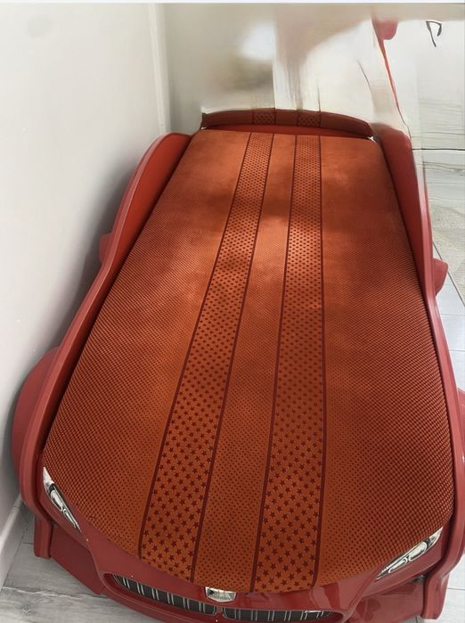 Продам кровать Машину