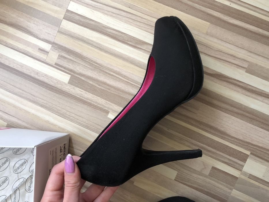 Нови обувки Deichmann