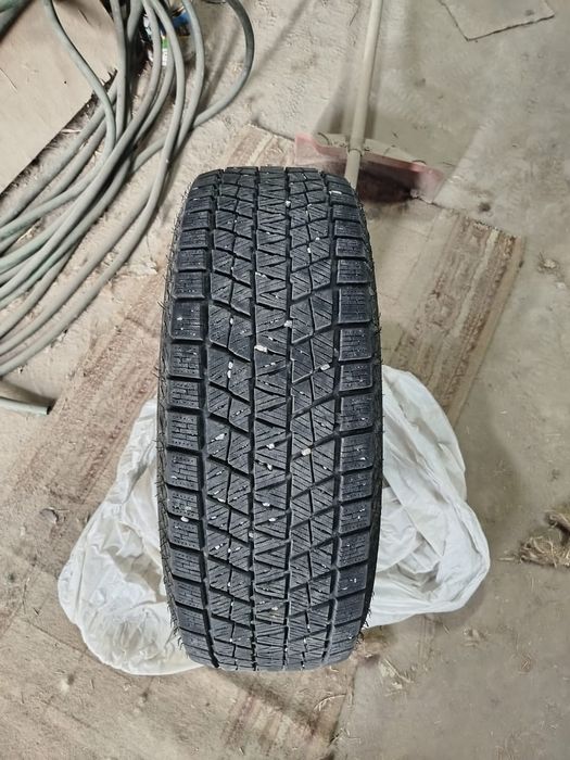 Зимние шины 215/60 R17