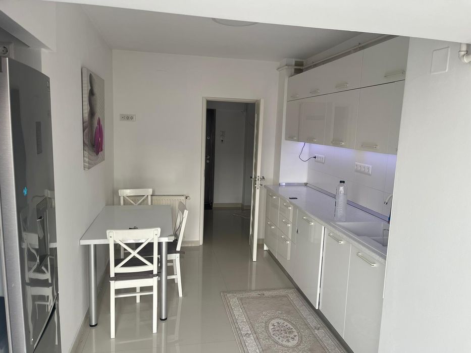 Închiriez apartament central zona 0 compus din 3 cameri 2 bai 3 terase et 4 din 8 .