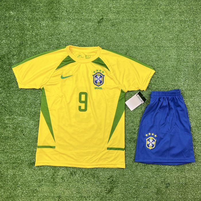 Ретро детски футболен к-т на /Роналдо/Brazil/Ronaldо/01/02