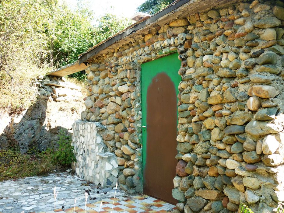 Продавам малка вила