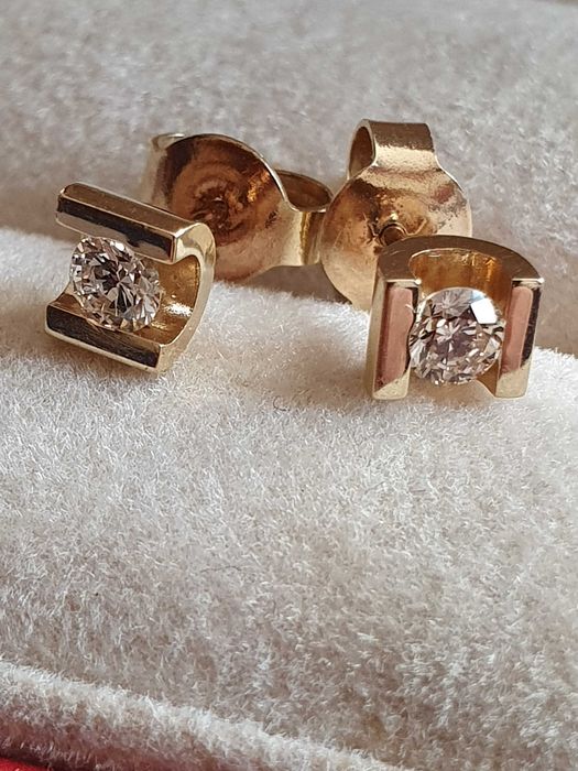 Eleganta pereche STUD aur cu diamante naturale 0.4ct