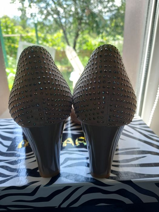 Продам туфли со стразами