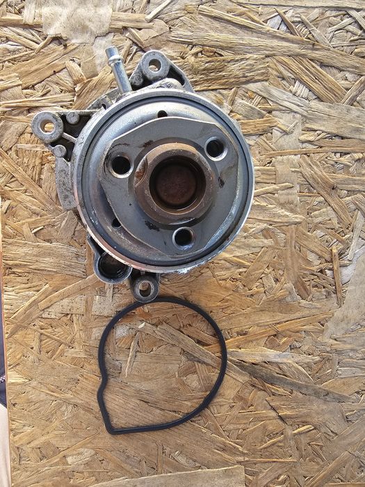 Pompă de apă 1.2 TSI cod 03F121004 OEM