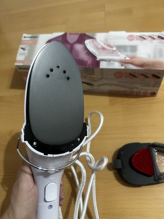 Fier de calcat vertical cu aburi