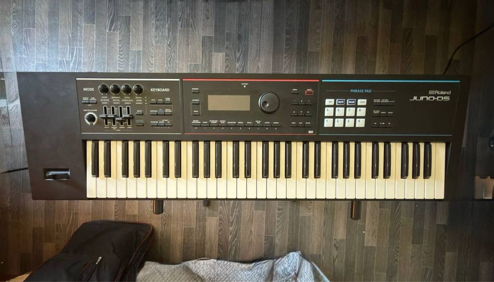 Синиезатор Roland