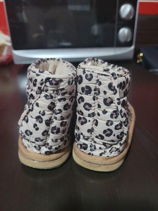 Vand cizmulite pt fetite H&M