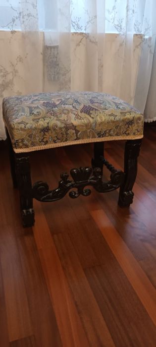 Scaun vechi din lemn