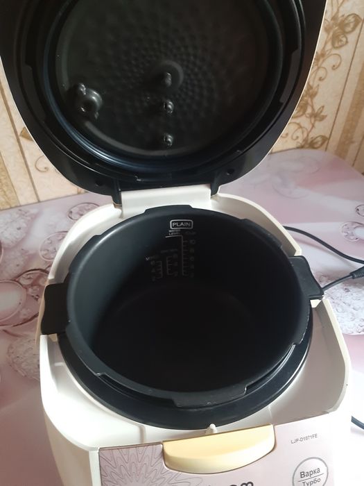 Рисоварка в отличном состоянии