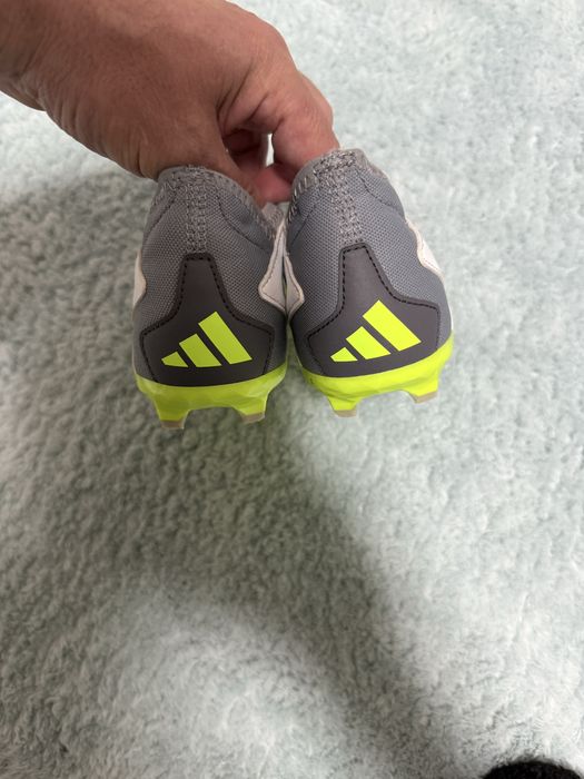 Adidasi cu crampoane marimea 31,5