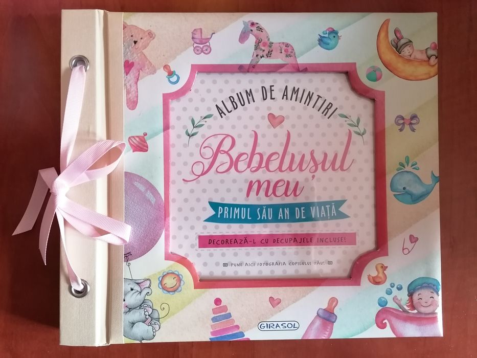 Albumul bebelușului model fetiță