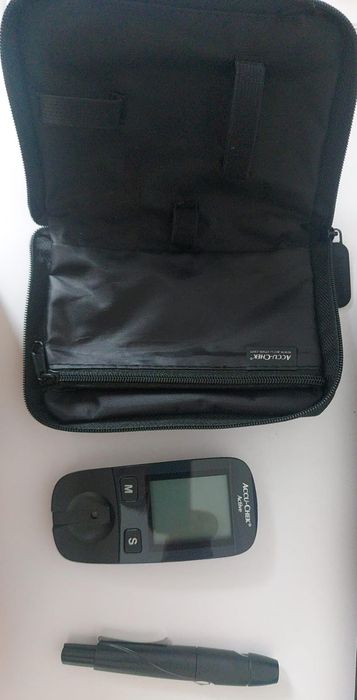 Продам глюкометр Accu-chek active
