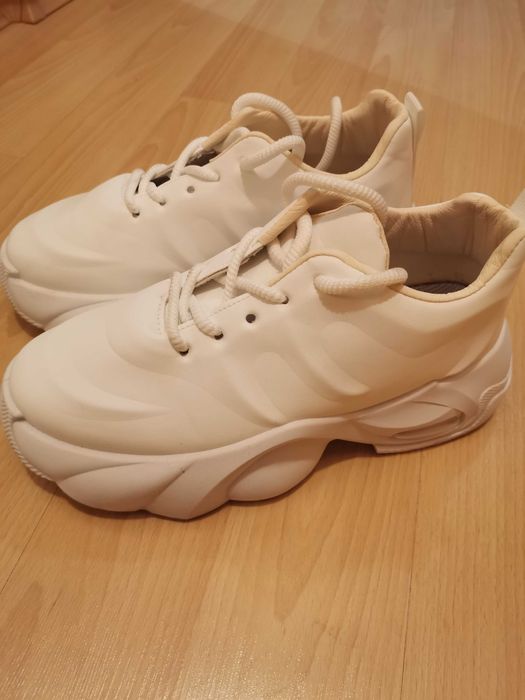 Бели маратонки 40 номер