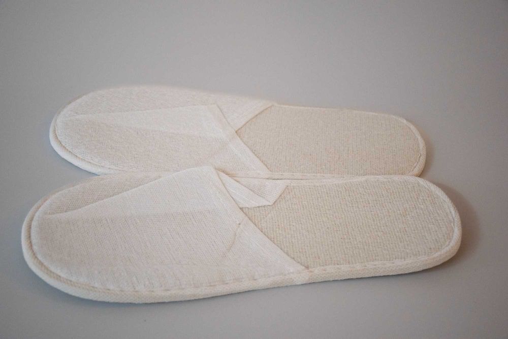 Еднократни хавлиени чехли