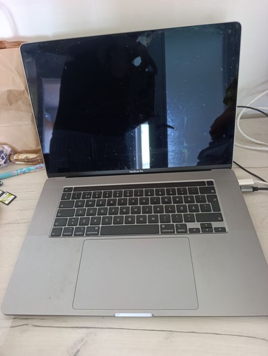 Лаптоп MacBook 16 монитор Dell