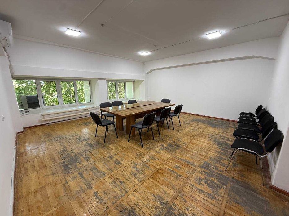 Алайский бозори олдида офис ижарага берилади (оринтир Mobi.uz)