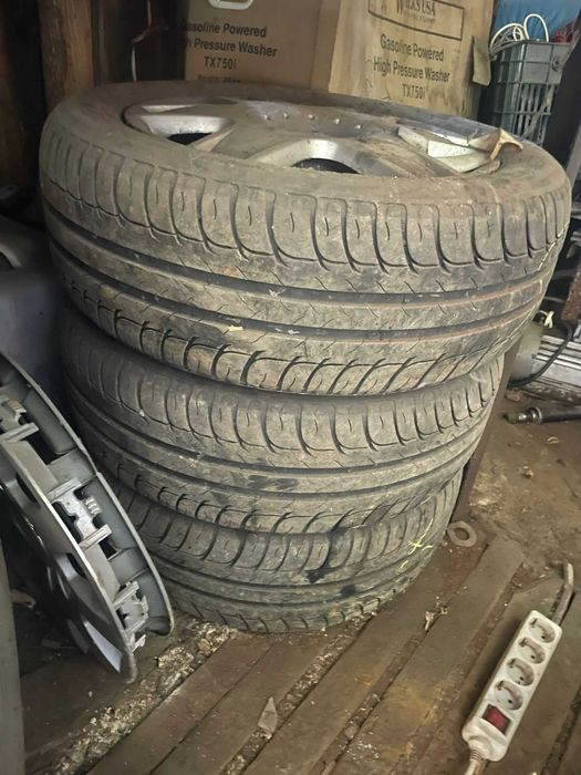 Vînd 4 anvelope +jante