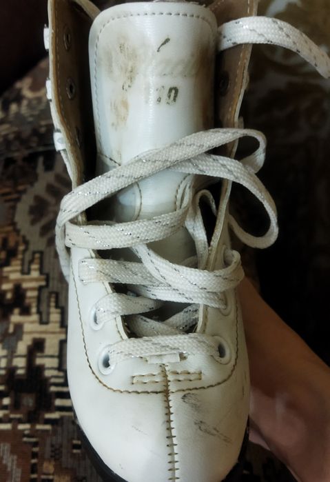 Продам фигурные коньки