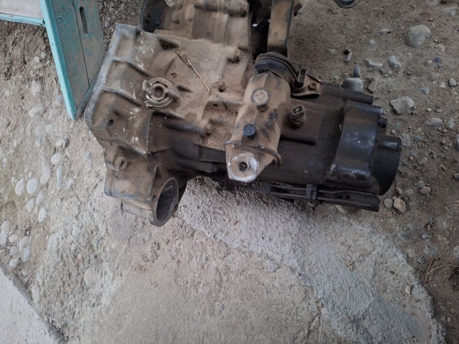 Продается каробка на гольф3 объем 2.0