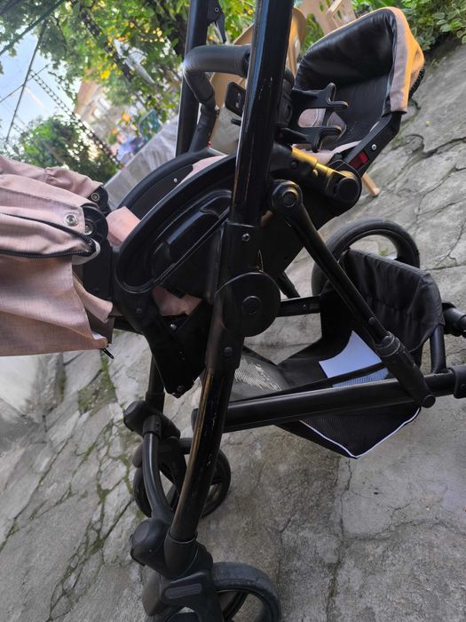 Бебешка количка с два коша