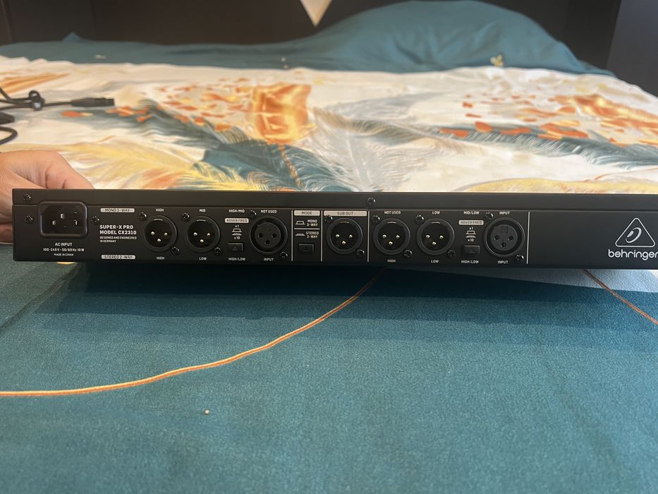 Crossover behringer super-x pro
