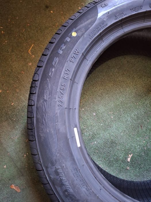 225 55 17 Pirelli DOT 2022 vara runflat NOI