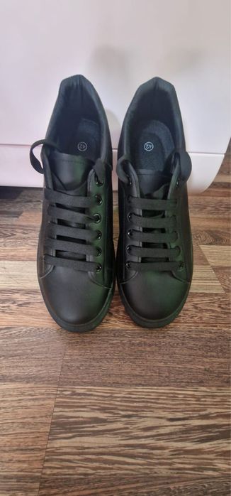 Adidași negri cu talpa groasă