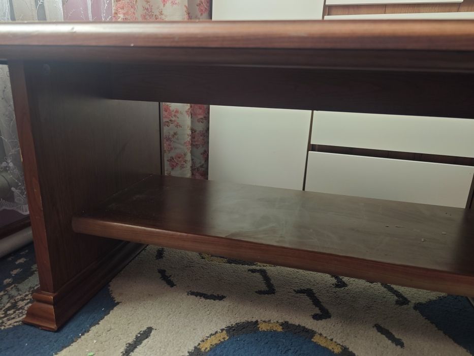 Стол журнальный коричневый