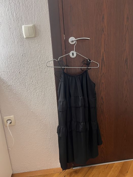 Черна рокля.