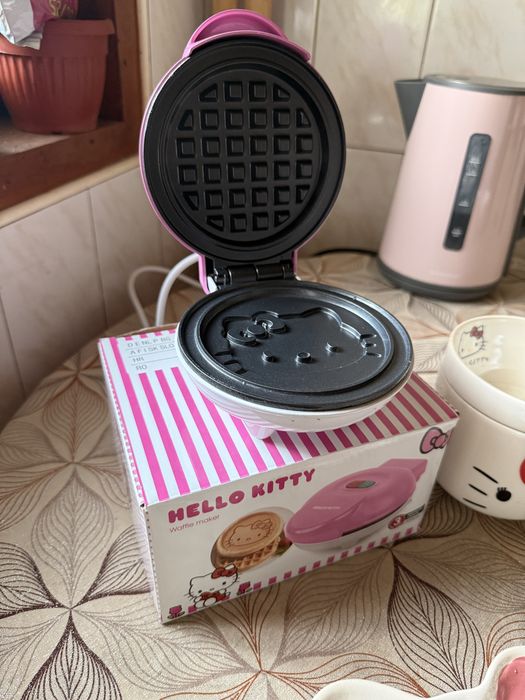 Съдове и гофретник Sanrio Hello Kitty