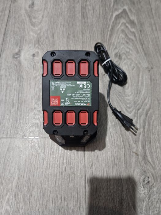 Акумулаторна смарт батерия Parkside 4ah и зарядно.