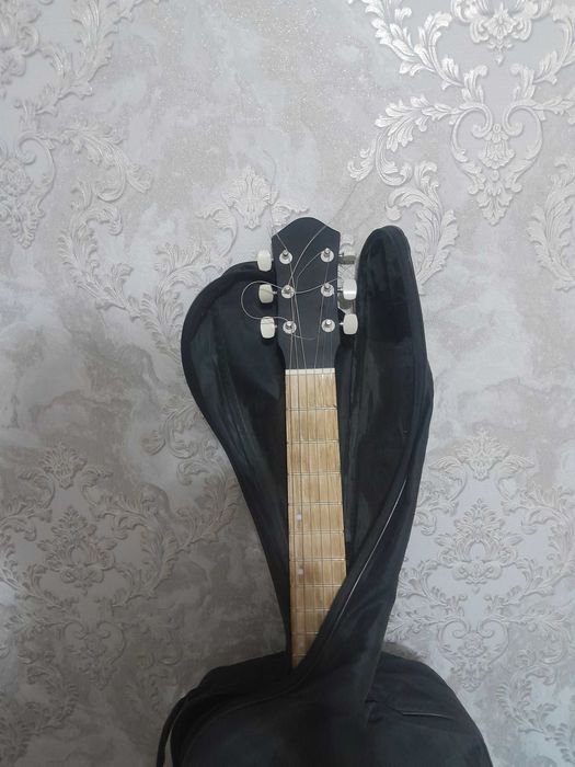 Гитара шестиструнная акустическая