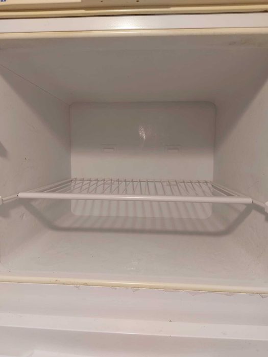 Vand combina frigorifica INDESIT functionala convenabil ,consum mic