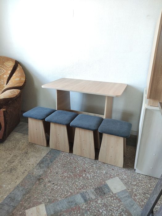 Стол кухонный. Доставка по городу